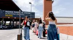 Europenii călătoresc mai mult în 2026, dar aleg să rămână aproape de casă