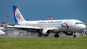 ALERTĂ de securitate. Un avion al companiei Ural Airlines a aterizat de urgenţă la Baku/ Unul dintre pasageri, reţinut