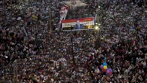 PROTESTELE DIN EGIPT: Focuri de armă şi grenade lacrimogene împotriva unei manifestaţii a islamiştilor la Cairo