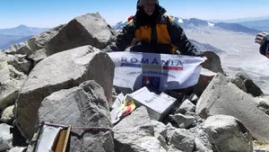 Deva: O adolescentă şi tatăl ei au urcat pe cel mai înalt vulcan din lume, Ojos del Salado (6.893 m) - FOTO