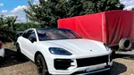 Un  bolid de aproape 160.000 de euro, confiscat în Cehia, tractat pe platformă în România
