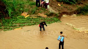 Peste 1,4 milioane de persoane din sudul Chinei, evacuate din cauza inundaţiilor - VIDEO