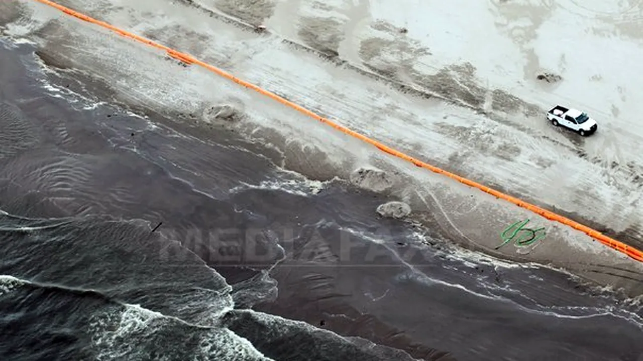 Furtuna Alex afectează operaţiunile de recuperare a petrolului din Golful Mexic