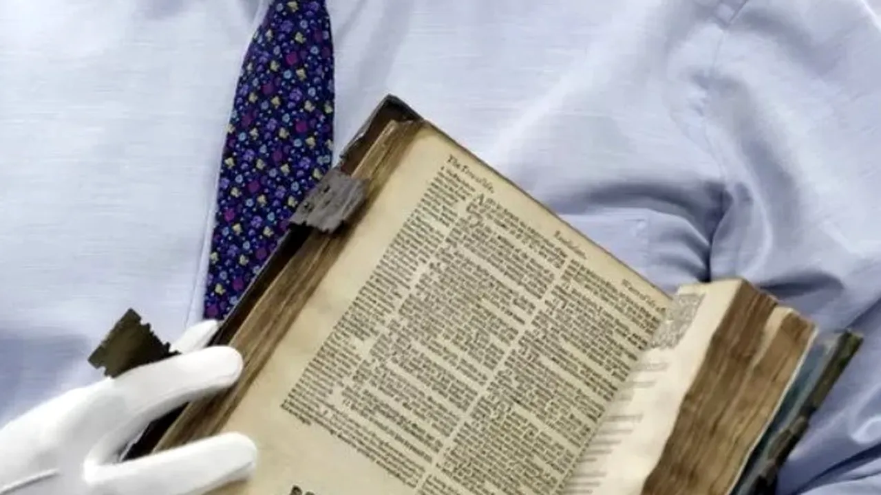 Prima biblie tipărită mecanic va fi vândută la licitaţie