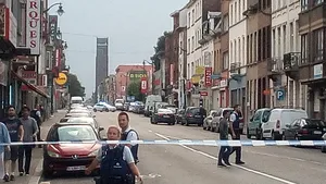 FOTO, VIDEO | Un vehicul suspect a fost oprit cu focuri de armă în oraşul Bruxelles/ Sute de persoane au fost evacuate/ Suspectul reţinut la Bruxelles nu avea 