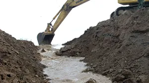 Bomba de aviaţie găsită pe o insulă de pe Lacul Tei din Capitală a fost ridicată de pirotehnişti