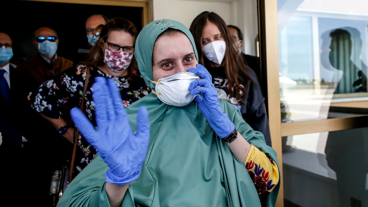 O voluntară italiană răpită în Africa acum doi ani a fost repatriată. Femeia şi-a schimbat religia în captivitate