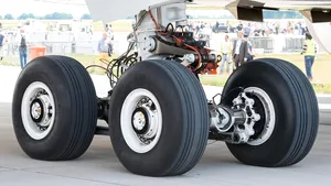 Ce conţin roţile avionului care trebuie să susţină 100 de tone, la viteze de 250 km/h