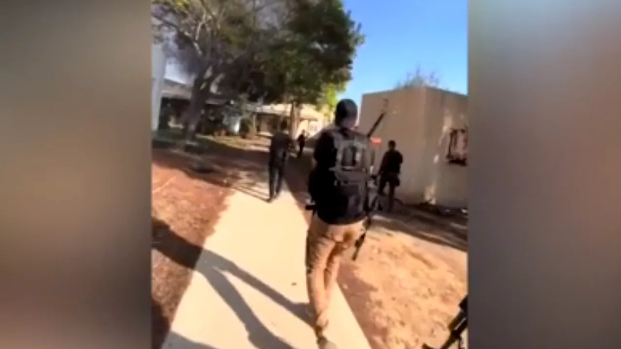 Locul unde petreceau israelienii când au fost atacaţi de Hamas atrage turiştii
