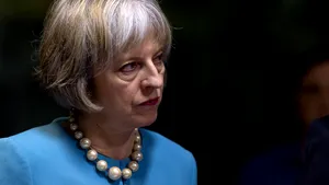 Cel puţin 58 de morţi în urma incendiului din Londra. Theresa May spune că reacţia autorităţilor nu a fost destul de bună