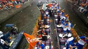 Vezi cum au fost primiţi jucătorii Olandei la Amsterdam! - GALERIE FOTO