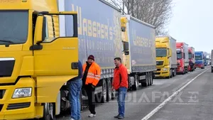 GREVĂ în transporturile de mărfuri: Maşinile nu au mai fost trimise în curse. Traficul este afectat de proteste în mai multe judeţe din ţară
