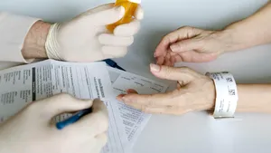 Ultimele cuvinte ale unei paciente înainte să fie intubată: „Cine va plăti pentru asta?”