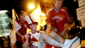 Trei mii două sute de huligani englezi nu merg Cupa Mondială de fotbal