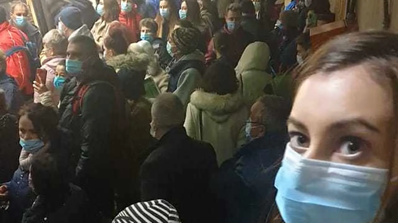 Defecţiunea unei şine a provocat aglomeraţie în masă pe peronul staţiilor de metrou Mihai Bravu şi Dristor 1