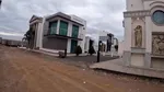 Cimitirul considerat cel mai periculos din lume. Mausoleele sunt construite cu geamuri antiglonț