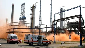 Explozie pe platforma de la Petromidia. Trei persoane au fost rănite - VIDEO