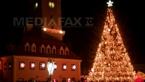 Braşov: Mii de persoane au participat la aprinderea luminilor de Crăciun - FOTO