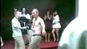Profesor acuzat că făcea avansuri elevelor (Video)