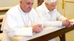 Vaticanul dezminte zvonul că Benedict al XVI-lea suferă de o boală gravă