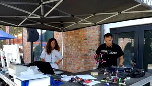 FOTO | Piloţi de aeromodele se întrec în Cluj într-un concurs de manevrat drone. Viteza, 120 de km/oră