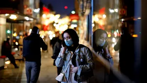 Autorităţile din Japonia îndeamnă populaţia să poarte mască inclusiv în propria locuinţă