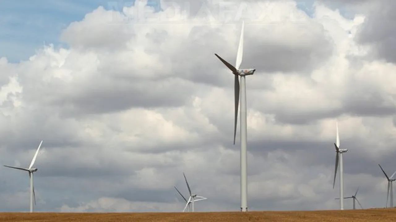 Preţul la energia electrică ar putea creşte cu 10% anul viitor, din cauza construcţiei de centrale eoliene