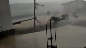 Furtună devastatoare în India: Cel puţin 60 de persoane au murit/ Trei persoane, ucise într-un templu lovit de fulger