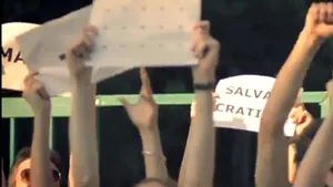Cum să înjuri corect. Lecţia de gramatică în versuri: Ia o cratimă, e gratis - VIDEO