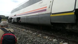 Tren deraiat în Spania | Cel puţin 21 de oameni au fost răniţi - FOTO