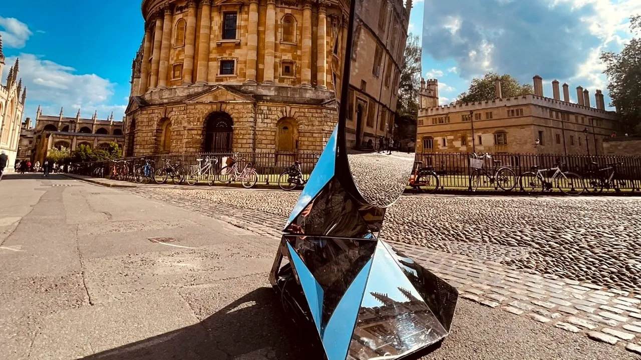 Robotul ION, numit consilier guvernamental onorific în România, în vizită în mediul academic din Marea Britanie, la invitaţia cercetătorilor în inteligenţă artificială 