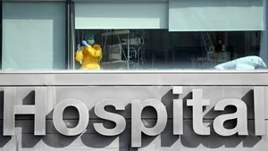Cercetătorii olandezi au raportat primul deces survenit în urma reinfectării cu noul coronavirus