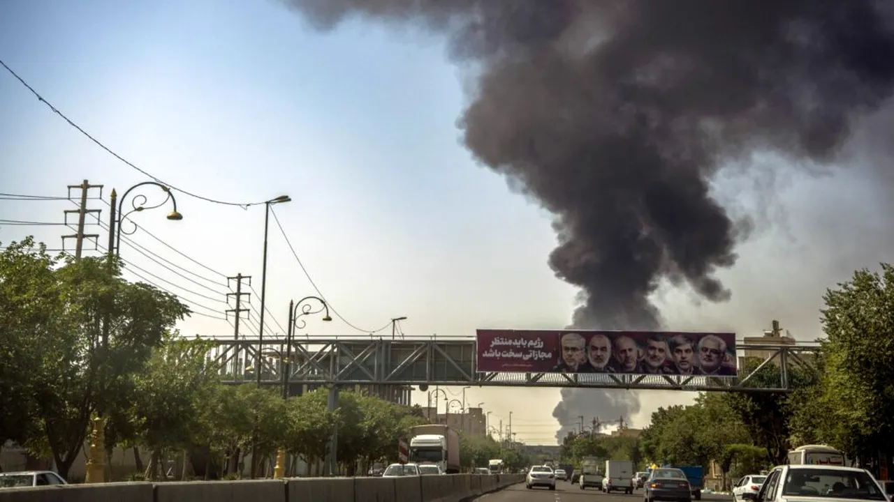 Război Israel-Iran. Reactor iranian de apă grea, atacat / Un spital din Israel, lovit în plin de rachete iraniene / Armata Israelului a primit ordin să „intensifice loviturile”/ Trump va decide în două săptămâni dacă va ataca Iranul