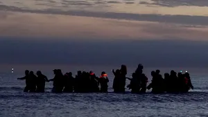 Patru persoane au murit încercând să traverseze Canalul Mânecii