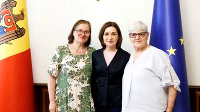 POLITIC Maia Sandu s-a întâlnit cu două femei care au avut curajul să scrie în română pe zidurile Chișinăului în 1970, „sfidând regimul sovietic”