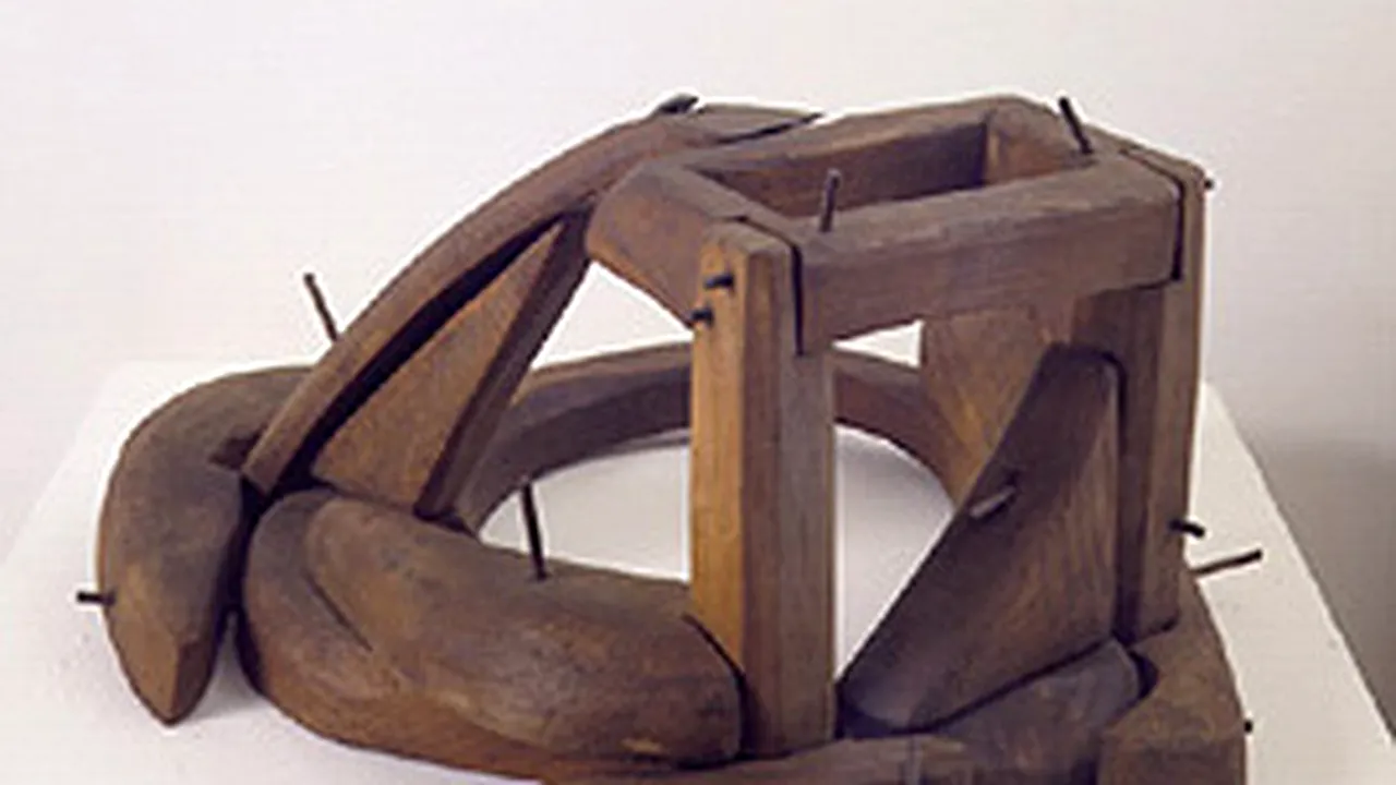Expoziţie retrospectivă a artistului Paul Neagu, la Londra