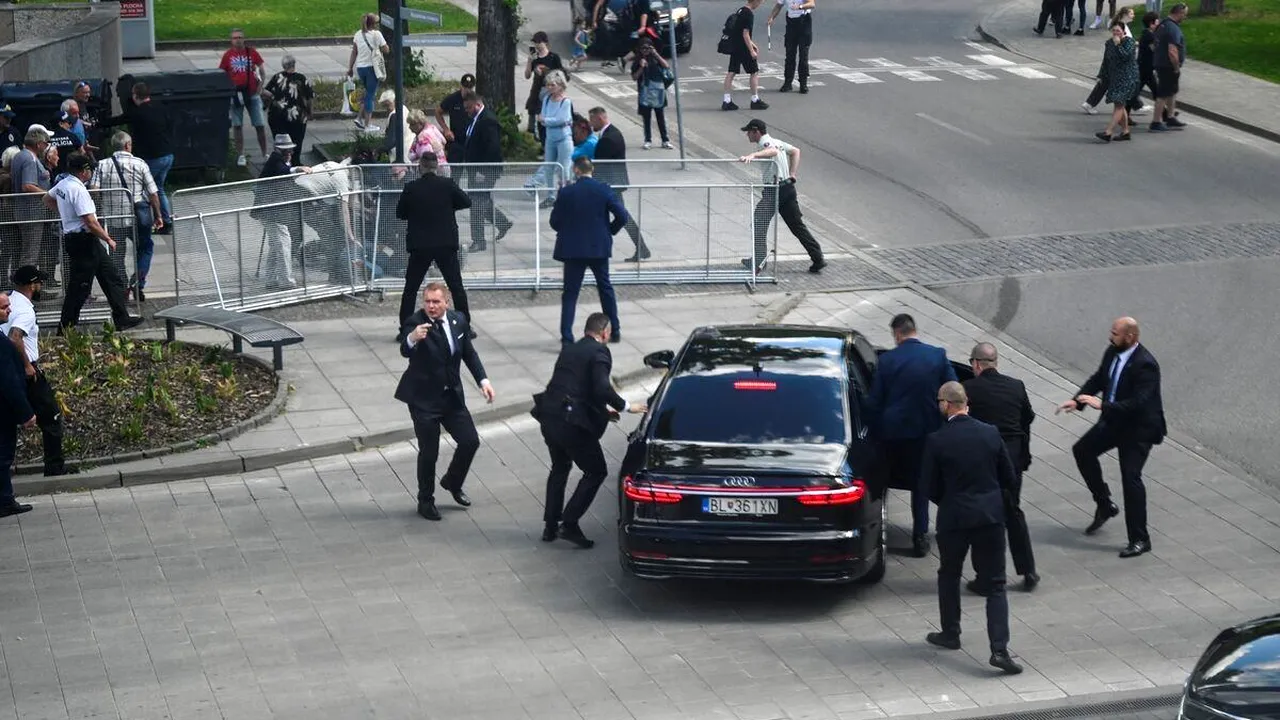 Mesajul reprezentanţilor lui Fico: A fost împuşcat de mai multe ori, viaţa îi este pusă în pericol. Următoarele ore vor fi decisive