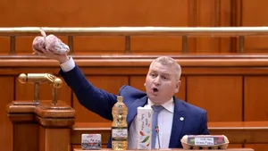 COMENTARIU Lelia Munteanu: Pluguşorul pupincuristului patologic