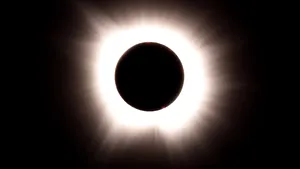 Eclipsa de Soare are loc astăzi. Orașele din România de unde se vede cel mai bine