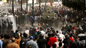 Proteste în Egipt, în urma difuzării unei înregistrări video cu un bărbat dezbrăcat bătut de poliţie - VIDEO