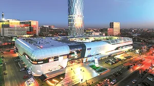 Un cunoscut mall din Bucureşti se extinde. Cea mai spectaculoasă componentă a proiectului: o parcare pe şapte eta­je în subteran, cea mai adâncă din România