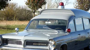 Ambulanţa cu care ar fi fost transportat John F. Kennedy după asasinat, vândută la licitaţie