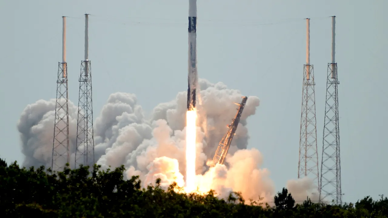 SpaceX încearcă din nou să lanseze cea mai mare rachetă