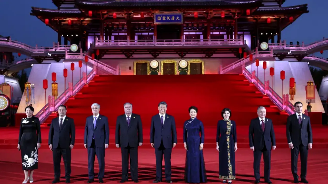 China ia locul Rusiei în Asia Centrală. Xi Jinping a prezentat un plan pentru dezvoltarea ţărilor din această regiune