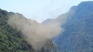 Caraş-Severin: Stânci detonate pe DN 57 pentru deblocarea traficului închis de la începutul anului - VIDEO