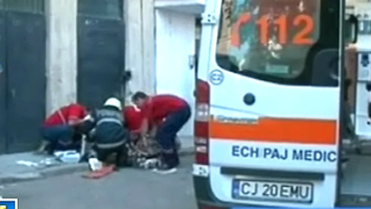 O fetiţă de doi ani a murit după ce a căzut de la etajul şase