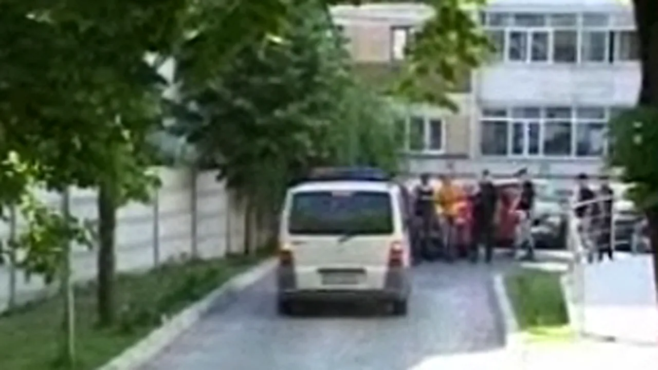 Şapte dintre cele 12 persoane acuzate de infracţiuni pe piaţa de capital, arestate preventiv