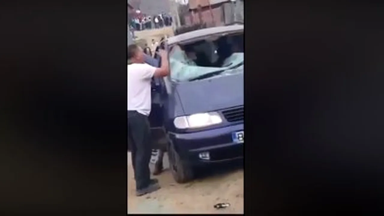 VIDEO | Bătaie cu bâte şi lopeţi în ziua de Paşte. Nu mai puţin de 18 persoane au fost duse la audieri