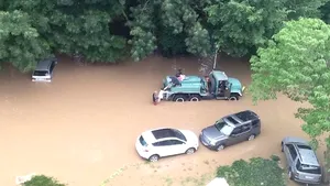Ministrul Florin Jianu a plecat în Albena, pentru turiştii români blocaţi în urma inundaţiilor - FOTO