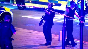 O femeie, luată ostatică de către un bărbat înarmat, în Marea Britanie